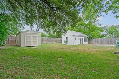 1709 W Lake Drive, Taylor, TX 76574 - Photo 15
