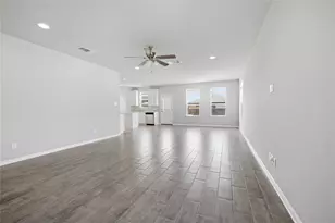 105 Quiet Man Dr, Jarrell, TX 76537 - Photo 5