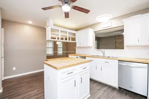 320 Long Pointe Dr, Portland, TX 78374 - Photo 9