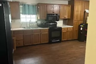 1017 W 3rd Street W, Taylor, TX 76574 - Photo 9