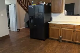 1017 W 3rd Street W, Taylor, TX 76574 - Photo 5