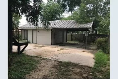 1017 W 3rd Street W, Taylor, TX 76574 - Photo 3