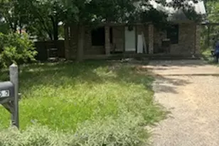 1017 W 3rd Street W, Taylor, TX 76574 - Photo 23
