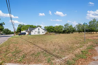 915 Torres Street, Lockhart, TX 78644 - Photo 15