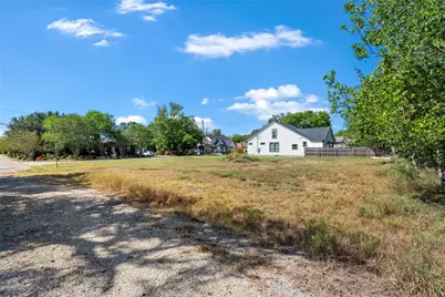 915 Torres Street, Lockhart, TX 78644 - Photo 19