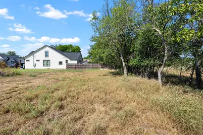 915 Torres Street, Lockhart, TX 78644 - Photo 21