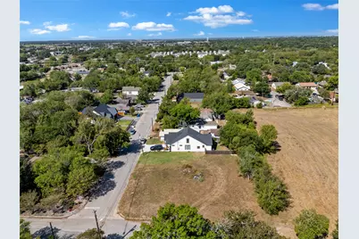 915 Torres Street, Lockhart, TX 78644 - Photo 7