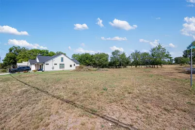 915 Torres Street, Lockhart, TX 78644 - Photo 13