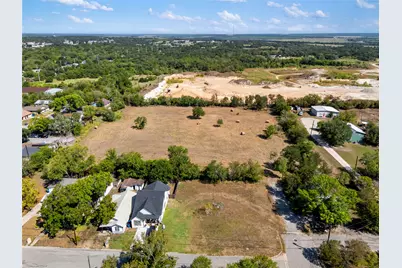 915 Torres Street, Lockhart, TX 78644 - Photo 3