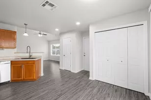 407 E Pietzsch St, Bartlett, TX 76511 - Photo 7