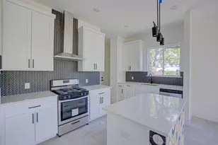 2005 Uphill Ln, Austin, TX 78741 - Photo 3