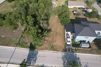 208 Robinson Street, Taylor, TX 76574 - Photo 5