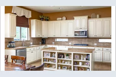 828 Hidden Glen Drive, Round Rock, TX 78681 - Photo 3