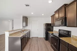 5017 Cressler Ln, Jarrell, TX 76537 - Photo 9