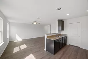 5017 Cressler Ln, Jarrell, TX 76537 - Photo 7