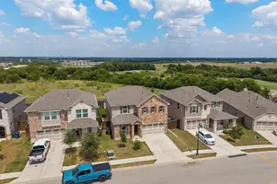 325 Fort William St, Hutto, TX 78634 - Photo 29