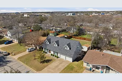 8100 Stillwood Lane, Austin, TX 78757 - Photo 3