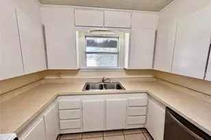 1610 Wilshire Blvd, Austin, TX 78722 - Photo 9