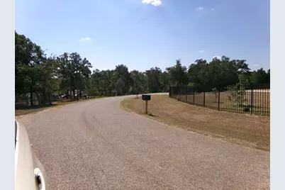 386 Hidden Oaks Drive, Elgin, TX 78621 - Photo 3