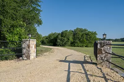 140 N Encino Crossing, Liberty Hill, TX 78642 - Photo 5