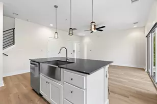 1160 Lott Ave, Austin, TX 78721 - Photo 11