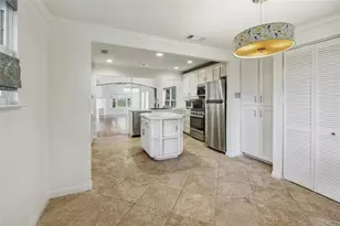 1306 E 2nd St, Austin, TX 78702 - Photo 11