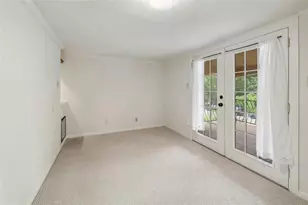 1306 E 2nd St, Austin, TX 78702 - Photo 23