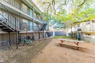 302 E 34th St, Austin, TX 78705 - Photo 3