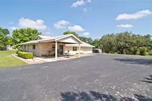 702 E Schubert St, Fredericksburg, TX 78624 - Photo 35