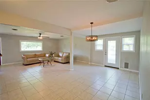 702 E Schubert St, Fredericksburg, TX 78624 - Photo 5