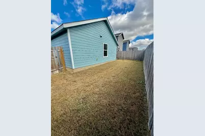 716 Commander Abbott Drive, Jarrell, TX 76537 - Photo 17