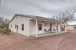 1421 W Sacramento St, Marfa, TX 79843 - Photo 5