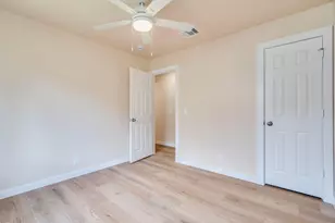 214 Sandhill Dr, Lockhart, TX 78644 - Photo 25