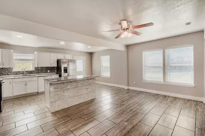 1211 N Bishop Street, San Marcos, TX 78666 - Photo 9