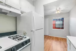 307 E 31st St, Austin, TX 78705 - Photo 5
