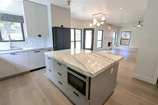 9257 Scenic Bluff Dr, Austin, TX 78733 - Photo 11