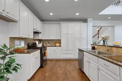 7621 Menler Drive, Austin, TX 78735 - Photo 5