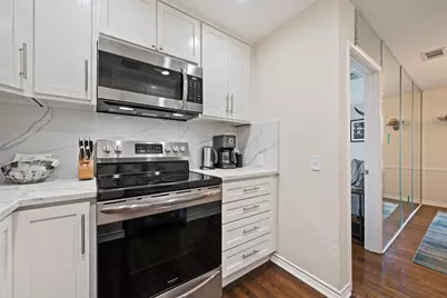 1500 Woodlawn Boulevard #304, Austin, TX 78703 - Photo 9