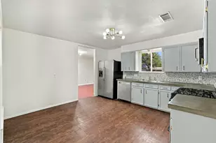 904 Kirk St, Taylor, TX 76574 - Photo 9