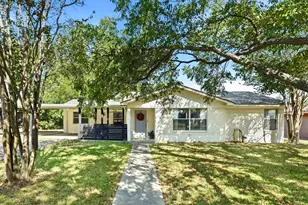 904 Kirk St, Taylor, TX 76574 - Photo 1