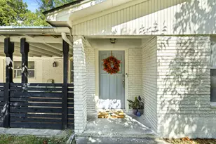 904 Kirk St, Taylor, TX 76574 - Photo 3
