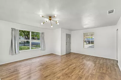 904 Kirk Street, Taylor, TX 76574 - Photo 7