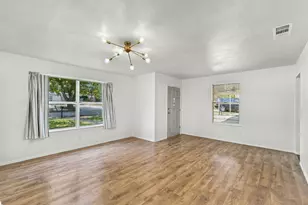 904 Kirk St, Taylor, TX 76574 - Photo 7