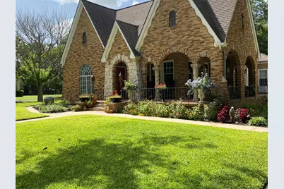 710 W 11th Street, Taylor, TX 76574 - Photo 9