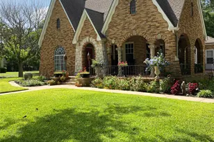 710 W 11th St, Taylor, TX 76574 - Photo 9