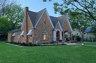 710 W 11th St, Taylor, TX 76574 - Photo 5