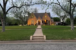 710 W 11th St, Taylor, TX 76574 - Photo 3