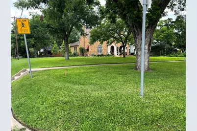 710 W 11th Street, Taylor, TX 76574 - Photo 19