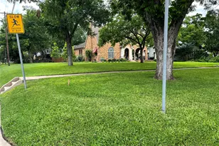 710 W 11th St, Taylor, TX 76574 - Photo 19