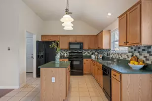 105 Mattingly St, Hutto, TX 78634 - Photo 9